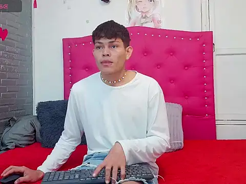 Snapshot of brosscams2025 chatting on 02-06-26, 02:31 brosscams2025 online show from 02-06-26, 02:31