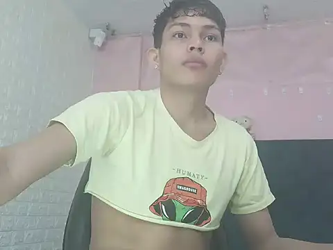 Snapshot of brosscams2025 chatting on 02-09-26, 09:30 brosscams2025 online show from 02-09-26, 09:30