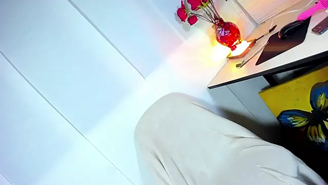 Snapshot of Sue_blue chatting on 02-17-26, 02:41 Sue blue online show from 02-17-26, 02:41