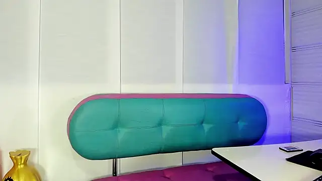 Snapshot of Sue_blue chatting on 03-05-26, 01:01 Sue blue online show from 03-05-26, 01:01