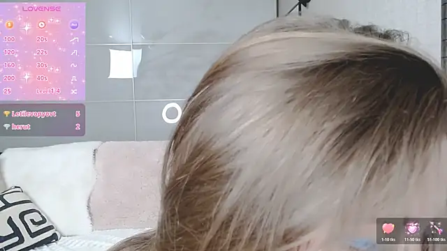 Snapshot of KarolinaLiss chatting on 03-11-26, 06:25 KarolinaLiss online show from 03-11-26, 06:25