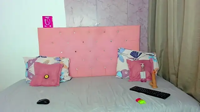 alessia villa  online show from 04-10-26, 05:01