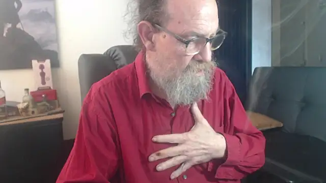 Snapshot of Uncle_Hottie chatting on 07-19-26, 03:38 Uncle Hottie online show from 07-19-26, 03:38