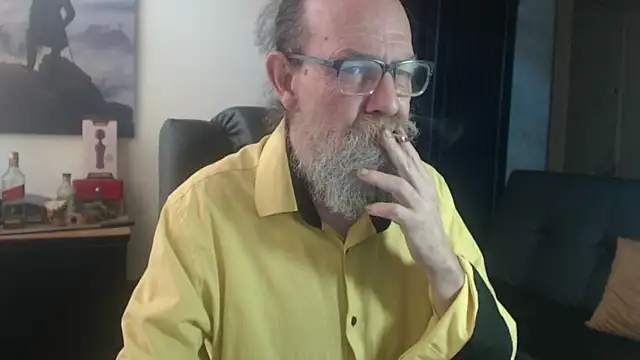 Snapshot of Uncle_Hottie chatting on 07-21-26, 03:36 Uncle Hottie online show from 07-21-26, 03:36