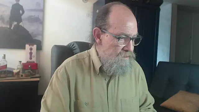 Snapshot of Uncle_Hottie chatting on 07-22-26, 03:59 Uncle Hottie online show from 07-22-26, 03:59
