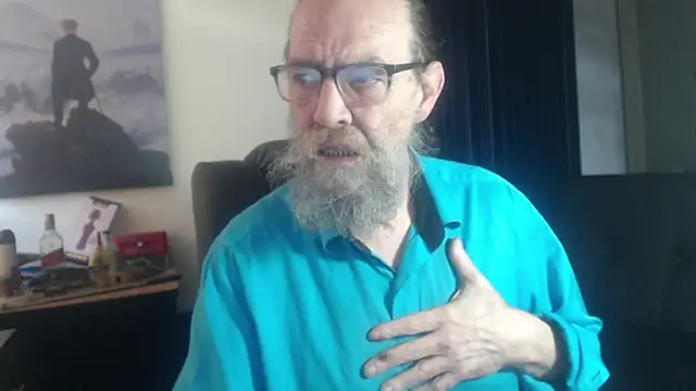 Snapshot of Uncle_Hottie chatting on 07-29-26, 03:21 Uncle Hottie online show from 07-29-26, 03:21