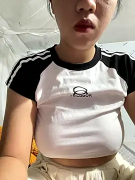 Snapshot of Likine002 chatting on 01-06-26, 01:31 Likine002 online show from 01-06-26, 01:31