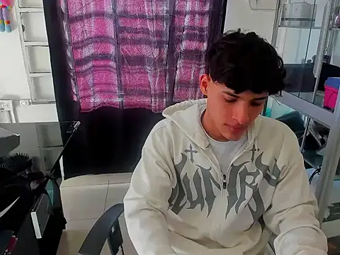 Snapshot of MaxStar26 chatting on 01-07-26, 01:46 MaxStar26 online show from 01-07-26, 01:46