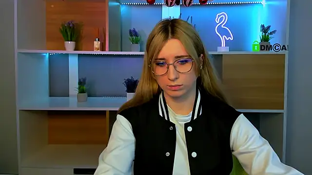 Snapshot of alice__blond chatting on 01-06-26, 12:53 alice blond online show from 01-06-26, 12:53