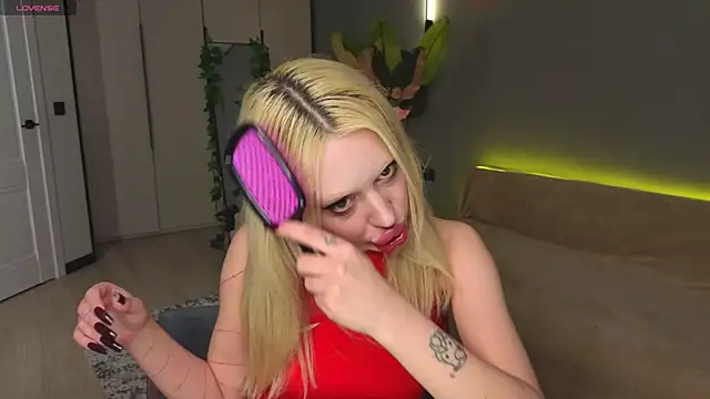 Luna Beverly online show from 04-17-26, 08:12