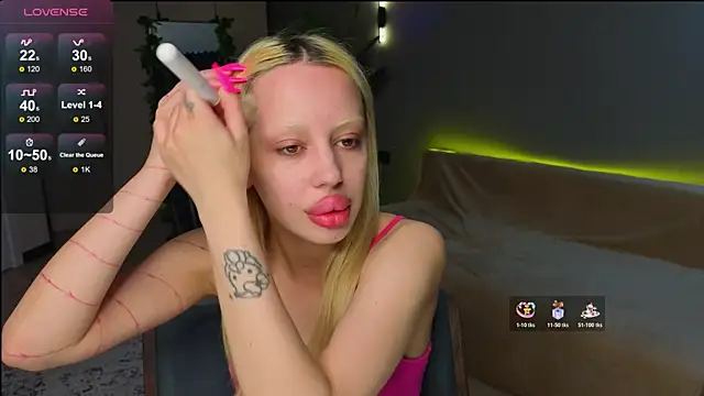 Snapshot of Luna_Beverly chatting on 05-10-26, 05:29 Luna Beverly online show from 05-10-26, 05:29
