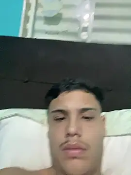 Snapshot of Wellington00_ chatting on 03-13-26, 02:18 Wellington00 online show from 03-13-26, 02:18