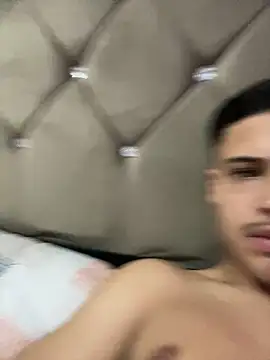 Snapshot of Wellington00_ chatting on 03-18-26, 10:24 Wellington00 online show from 03-18-26, 10:24