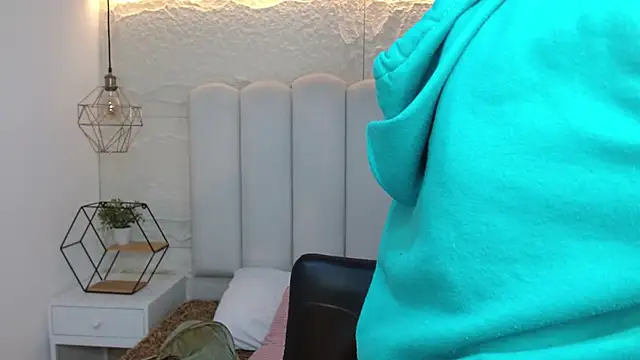 Nicolleth tk online show from 03-19-26, 04:05