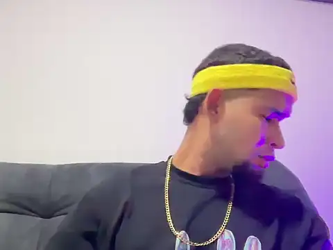 Snapshot of enyel_100 chatting on 02-01-26, 08:02 enyel 100 online show from 02-01-26, 08:02