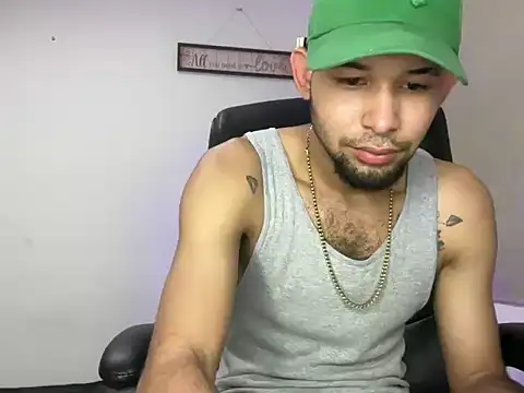 Snapshot of enyel_100 chatting on 03-04-26, 09:32 enyel 100 online show from 03-04-26, 09:32