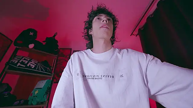 Snapshot of Olliver___y chatting on 01-17-26, 03:33 Olliver y online show from 01-17-26, 03:33