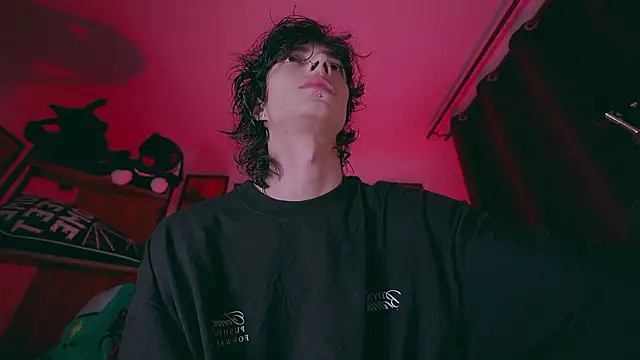 Snapshot of Olliver___y chatting on 02-04-26, 02:28 Olliver y online show from 02-04-26, 02:28