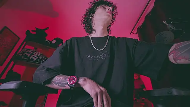 Snapshot of Olliver___y chatting on 02-09-26, 02:15 Olliver y online show from 02-09-26, 02:15