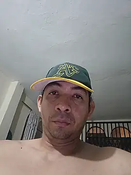 Snapshot of paladito01 chatting on 05-05-26, 04:09 paladito01 online show from 05-05-26, 04:09