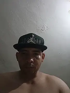 Snapshot of paladito01 chatting on 05-19-26, 05:58 paladito01 online show from 05-19-26, 05:58