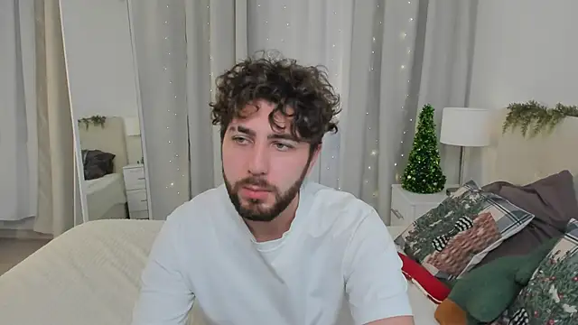 Snapshot of Brian_Hoffman chatting on 01-11-26, 03:39 Brian Hoffman online show from 01-11-26, 03:39