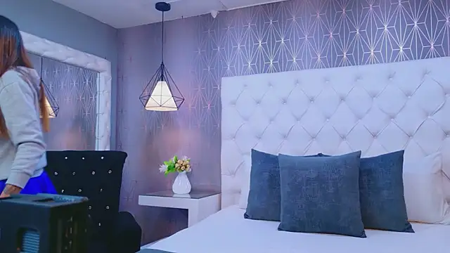 Snapshot of VioletFroost chatting on 02-11-26, 07:30 VioletFroost online show from 02-11-26, 07:30