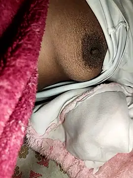 Snapshot of DESI_COUPL4 chatting on 01-10-26, 05:15 DESI COUPL4 online show from 01-10-26, 05:15