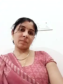 Snapshot of Hot_ree85 chatting on 04-27-26, 01:20 Hot ree85 online show from 04-27-26, 01:20