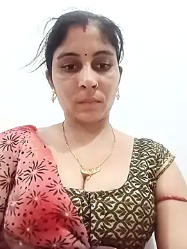 Snapshot of Hot_ree85 chatting on 05-06-26, 04:56 Hot ree85 online show from 05-06-26, 04:56