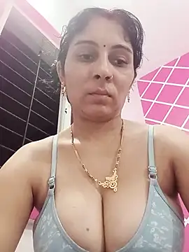 Snapshot of Hot_ree85 chatting on 06-03-26, 02:47 Hot ree85 online show from 06-03-26, 02:47