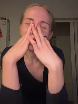 Sunny Eve online show from 04-04-26, 08:39