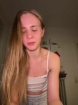 Sunny Eve online show from 04-08-26, 06:52