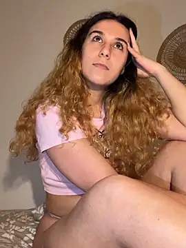 Snapshot of joanaguerreiru chatting on 02-20-26, 12:29 joanaguerreiru online show from 02-20-26, 12:29