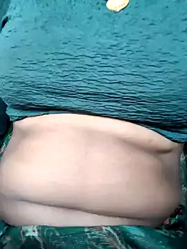 Snapshot of Queen_chayna chatting on 01-13-26, 09:47 Queen chayna online show from 01-13-26, 09:47