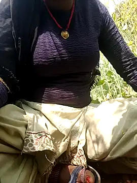 Snapshot of Queen_chayna chatting on 01-14-26, 06:41 Queen chayna online show from 01-14-26, 06:41