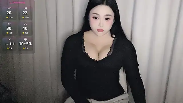 Snapshot of Missqiu-w chatting on 01-14-26, 11:05 Missqiu-w online show from 01-14-26, 11:05