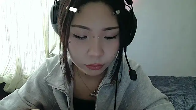 AprilOnilll online show from 01-12-26, 08:30