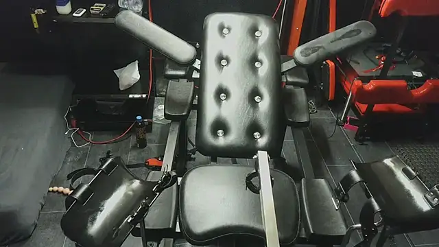 Snapshot of ashleyandtommy1 chatting on 01-11-26, 08:36 ashleyandtommy1 online show from 01-11-26, 08:36