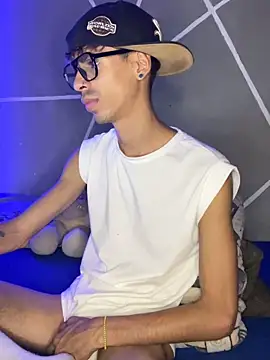 Snapshot of alexx_23cm chatting on 01-19-26, 01:31 alexx 23cm online show from 01-19-26, 01:31