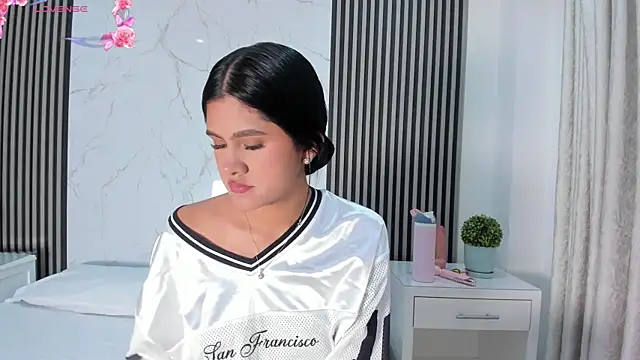 NatashaTaylor1 online show from 04-06-26, 11:05