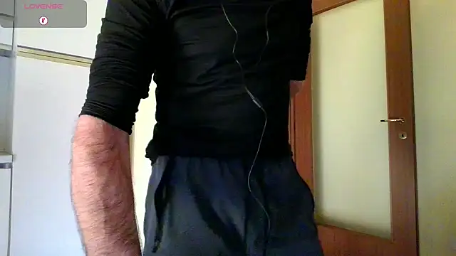 Snapshot of Ele7b5 chatting on 05-04-26, 01:18 Ele7b5 online show from 05-04-26, 01:18