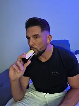 Snapshot of Angelo_33 chatting on 02-09-26, 08:35 Angelo 33 online show from 02-09-26, 08:35