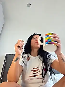 Snapshot of QueenMary80 chatting on 01-13-26, 10:20 QueenMary80 online show from 01-13-26, 10:20