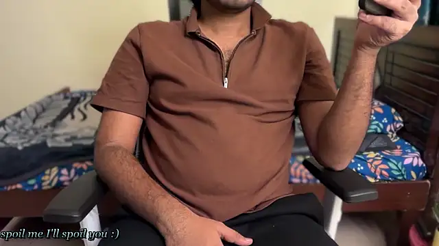 Snapshot of Ruthless_guyy chatting on 06-19-26, 06:45 Ruthless guyy online show from 06-19-26, 06:45