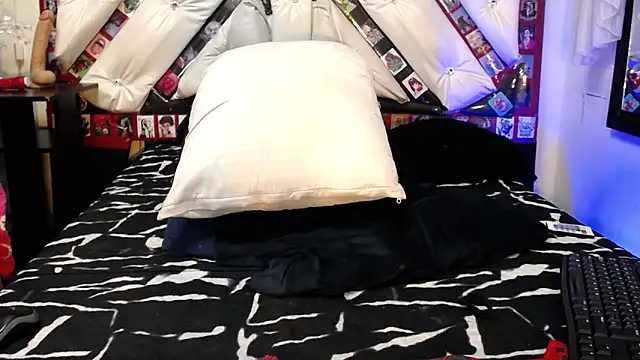 abril onnel online show from 03-10-25, 08:34