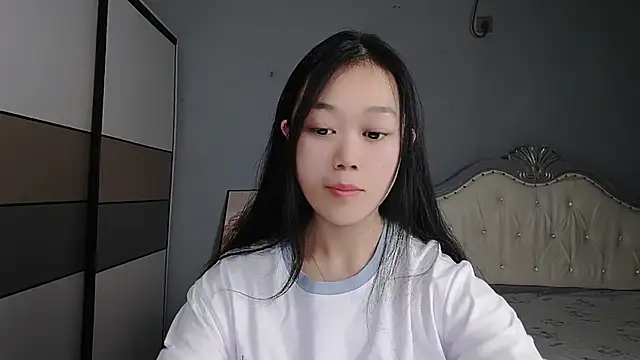 Snapshot of xiaowu2004 chatting on 03-12-26, 01:45 xiaowu2004 online show from 03-12-26, 01:45