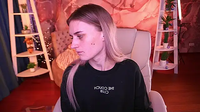 Snapshot of DiamondNina chatting on 03-17-26, 07:33 DiamondNina online show from 03-17-26, 07:33