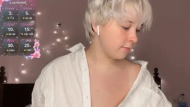 Snapshot of EvaSuunny chatting on 01-15-26, 04:22 EvaSuunny online show from 01-15-26, 04:22