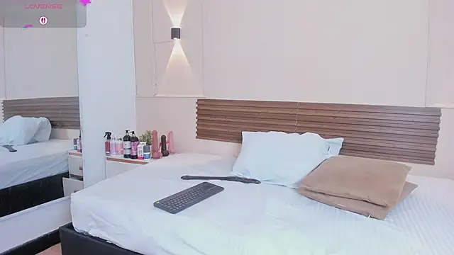 mia gold  online show from 06-27-26, 02:34